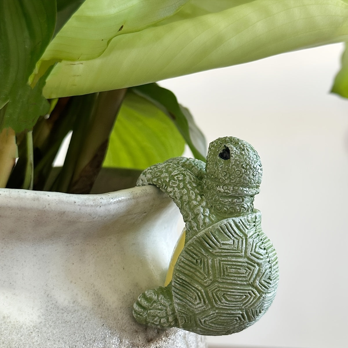 Playful Cartoon Turtle Hanging Planter – Ideal for Indoor and Outdoor Decoration