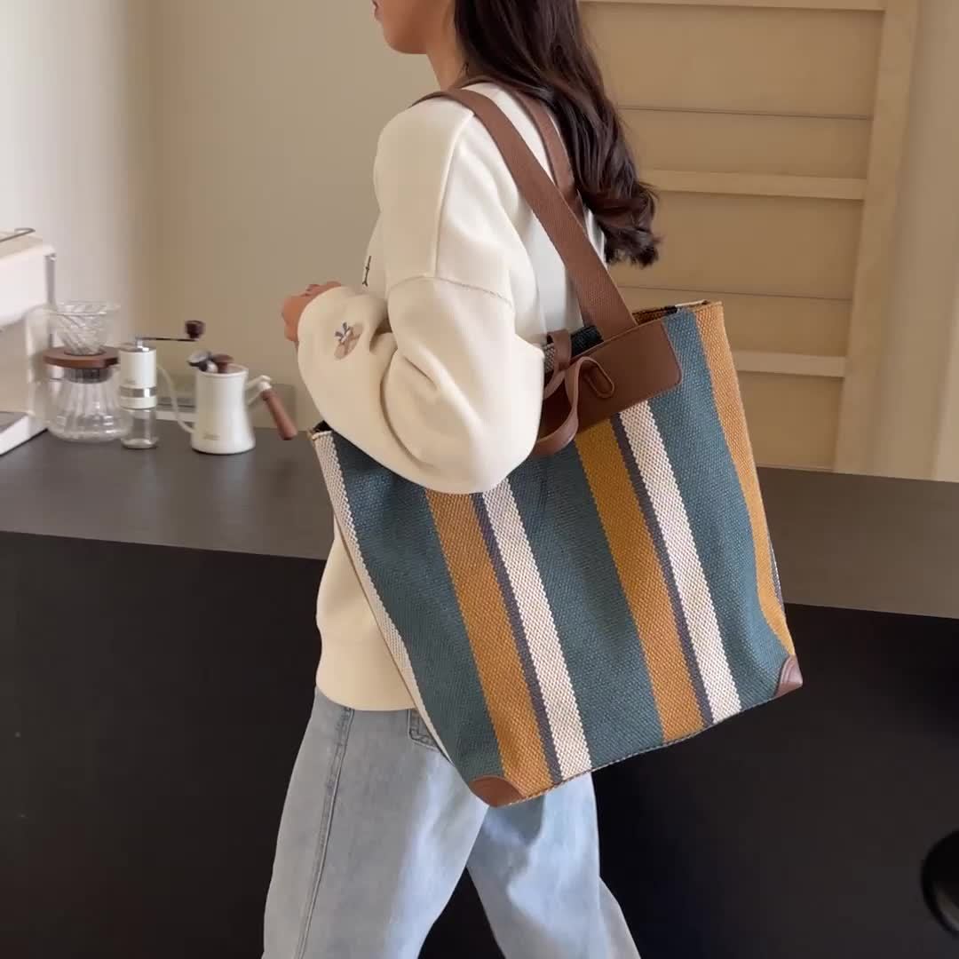 MetroStripe Casual Tote – Functionality and Design