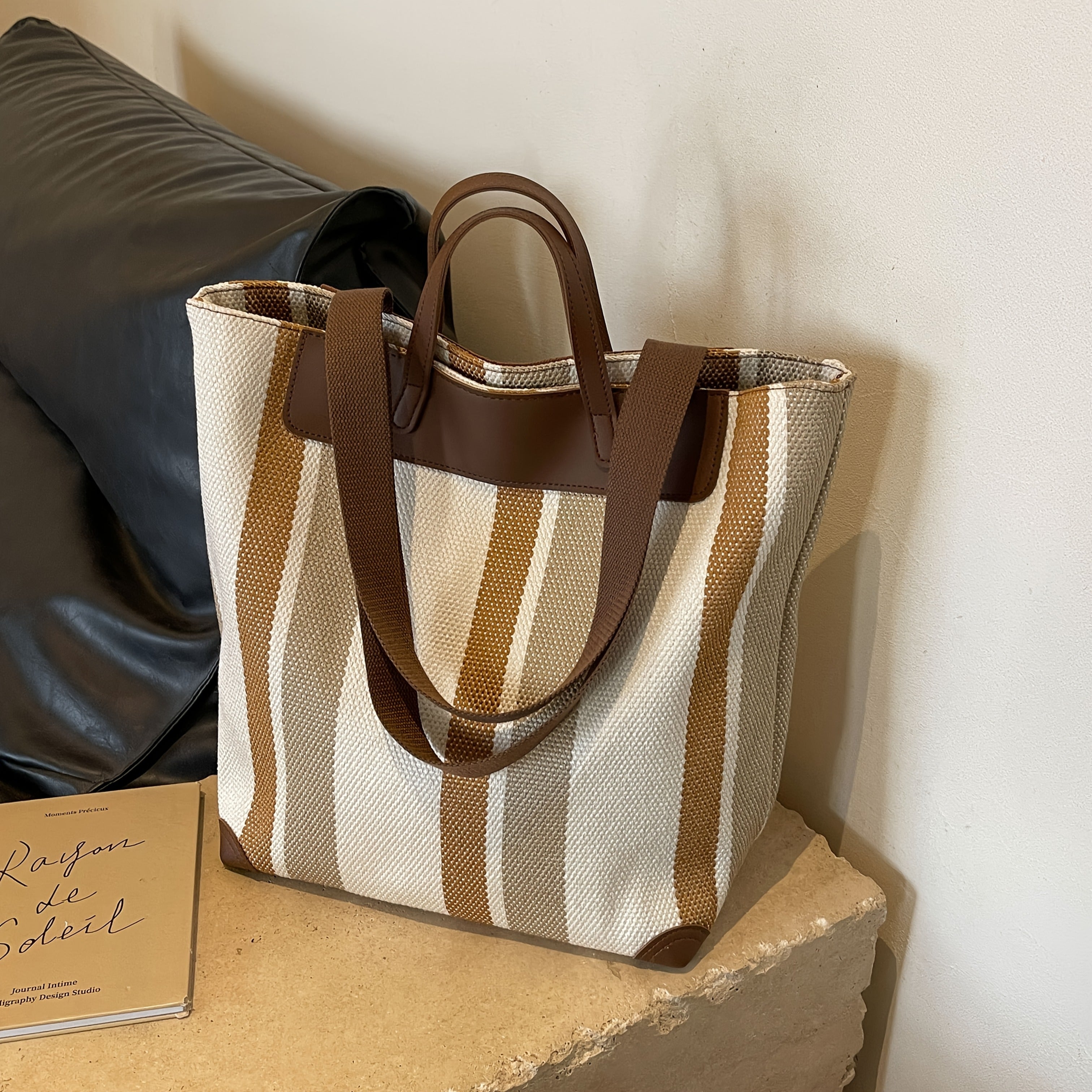 MetroStripe Casual Tote – Functionality and Design