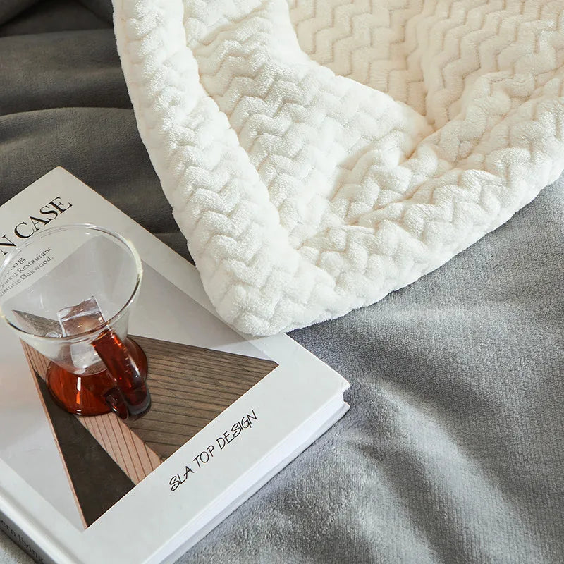 CozyCuddle Luxe Winter Fleece Blanket - Warmth and Comfort for Cold Days