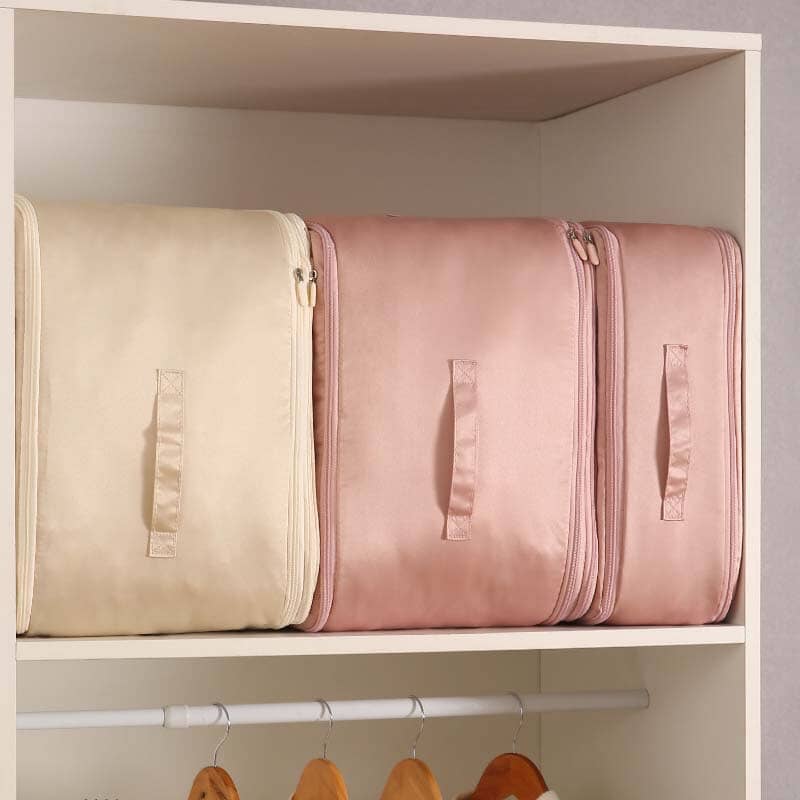 Extremely space-saving, self-compressing organiser