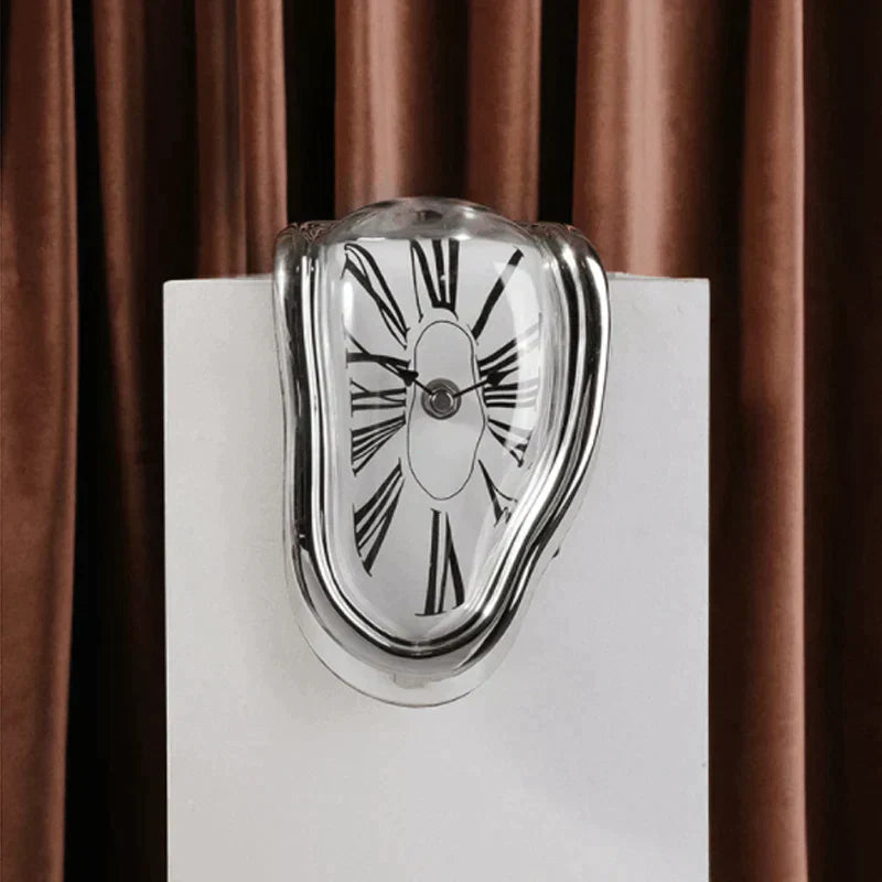 Melting Distorted Flowing Clock