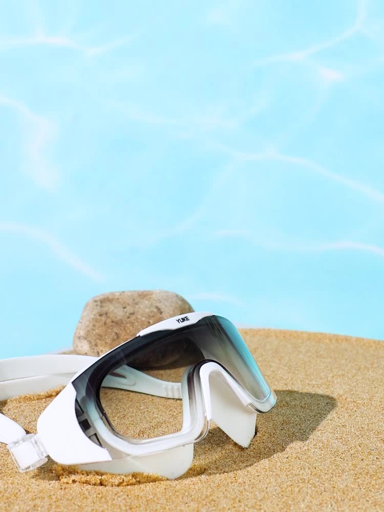 Premium HD Swimming Goggles with Anti-Fog and Waterproof Protection – Ideal for Outdoor Activities