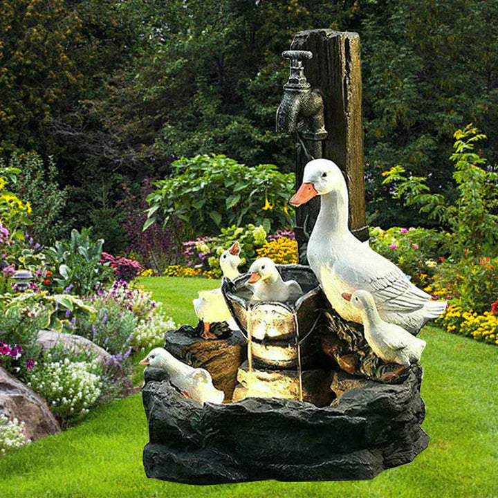 QuackHaven Duck Family Fountain - Decorative and Tranquil Garden Ornament - Lightweight and Ideal for Outdoors