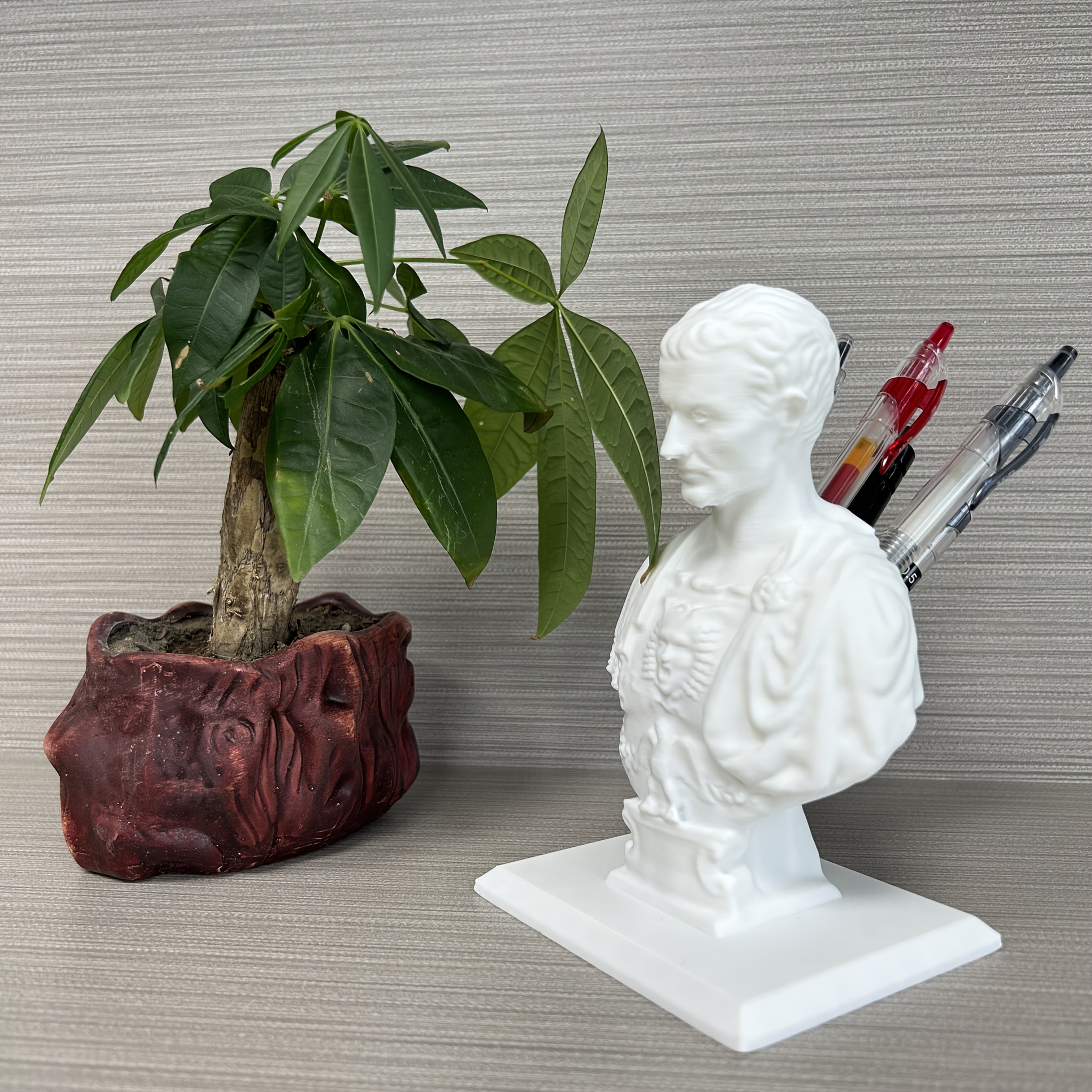 Caesar’s Quill – Creative Julius Caesar Pen Holder
