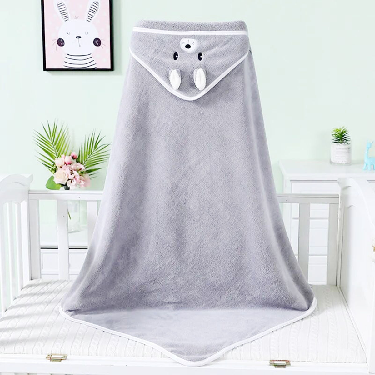 Cute Children's Bath Towel - For Bathtime Fun with a Cuddly Hood