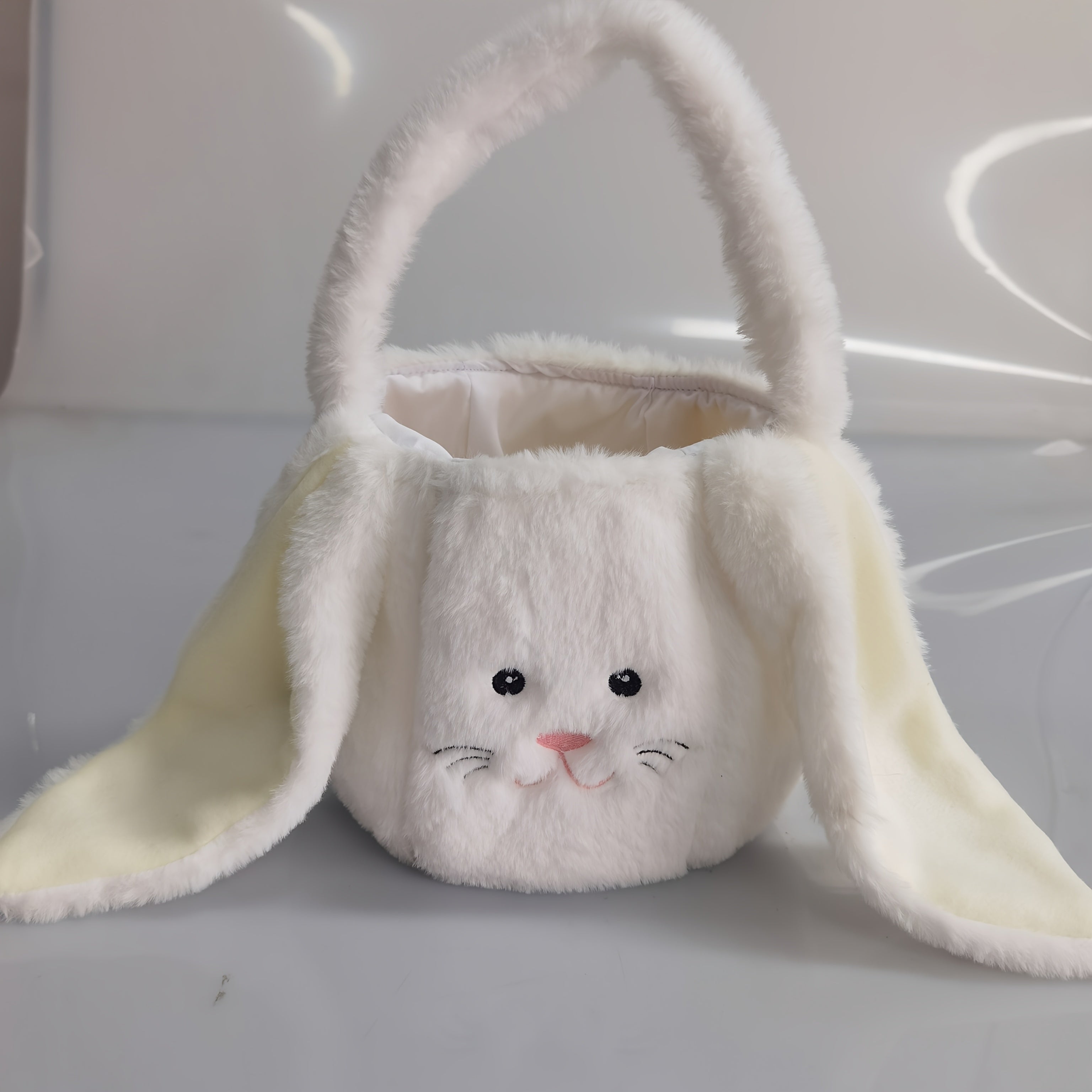 Cheerful Easter Bunny Basket – Perfect for Easter Celebrations and Spring Decorations