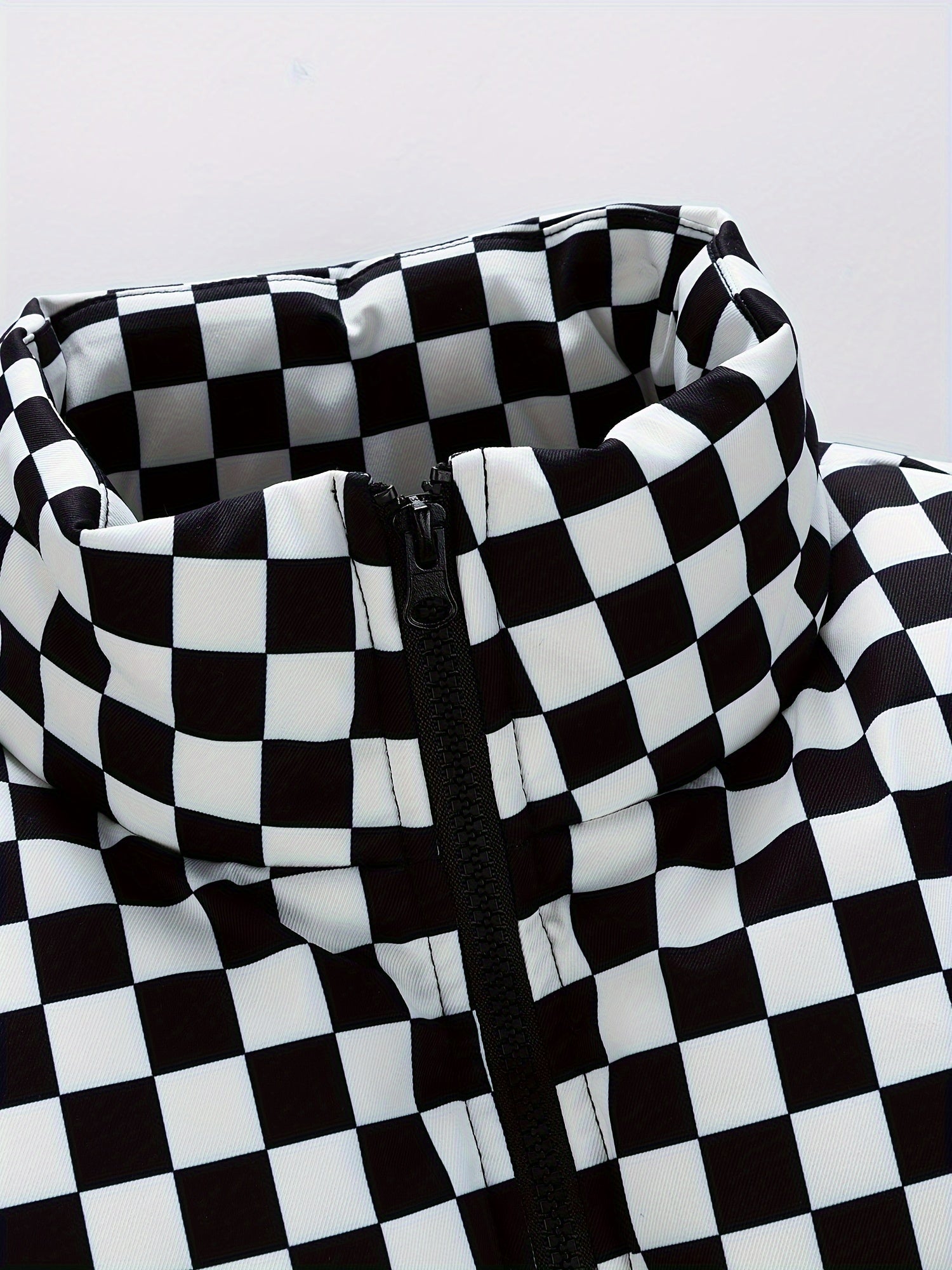 Stylish Checked Puffer Jacket for Men – Breathable and Warm Winter Jacket with Stand-Up Collar