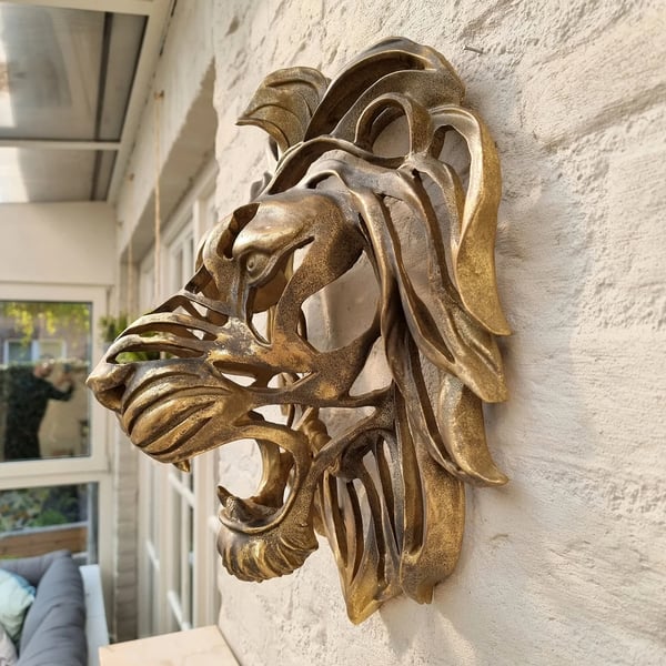 Metal Lion Head Wall Decoration - Elegant and Bold