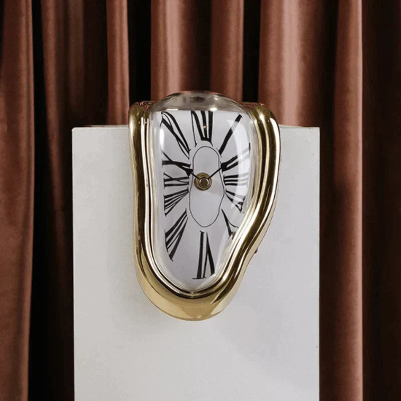 Melting Distorted Flowing Clock