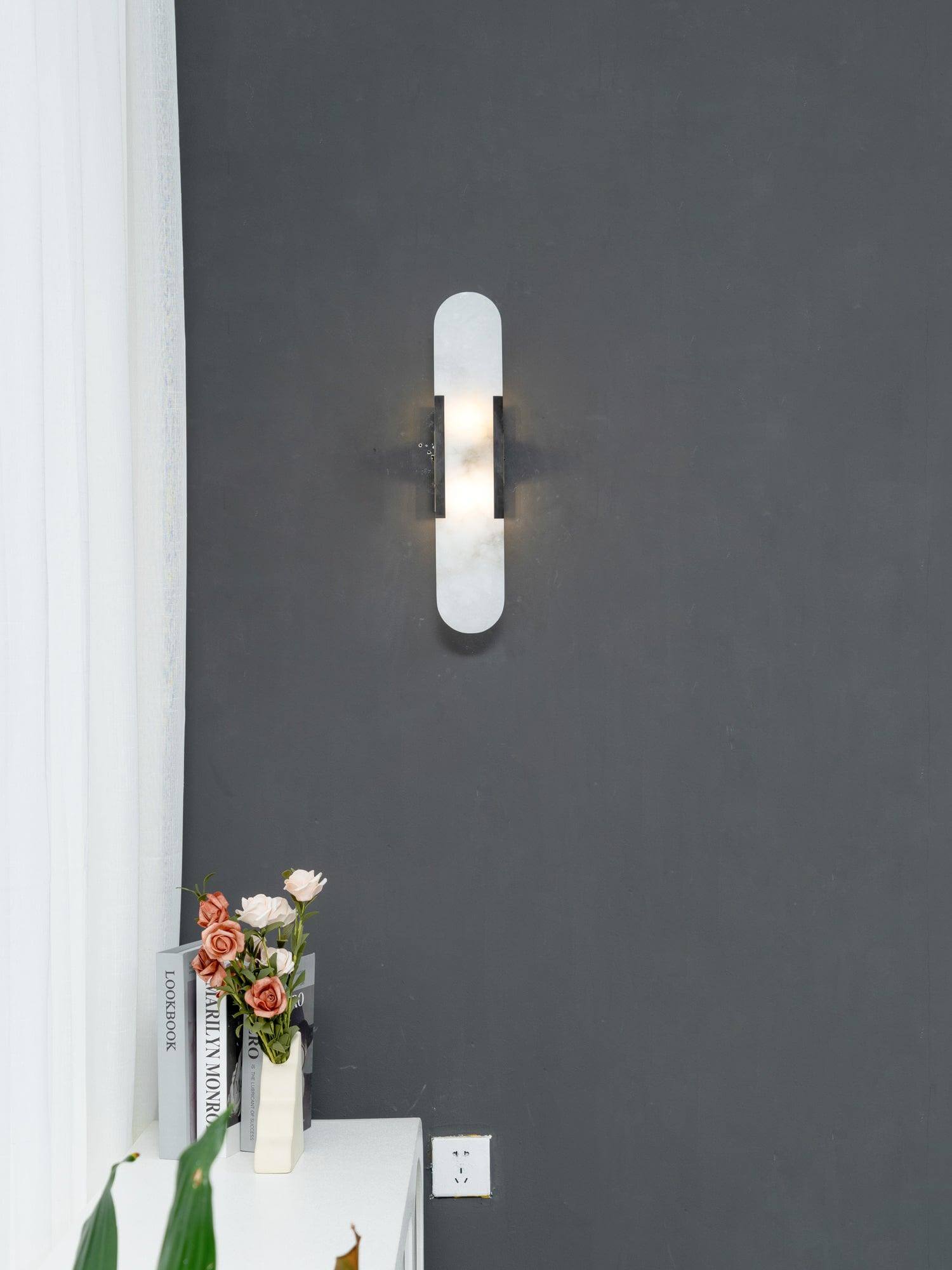 Modern Wall Lamp - Alabaster & Metal
