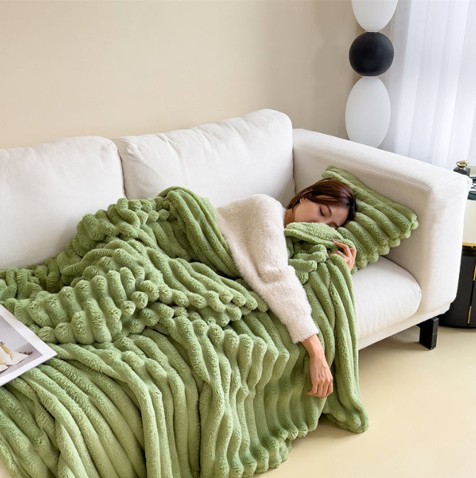 WarmHug Blanket - Ultimate Comfort for Cold Winter Evenings