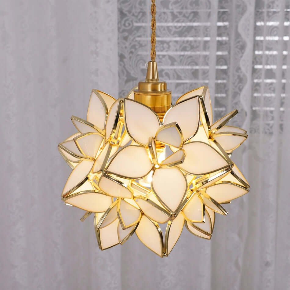 Elegant Pendant Lamp with Shell Design