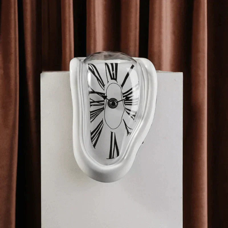 Melting Distorted Flowing Clock