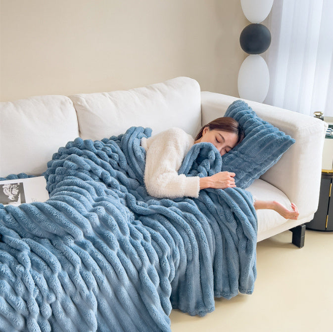 WarmHug Blanket - Ultimate Comfort for Cold Winter Evenings