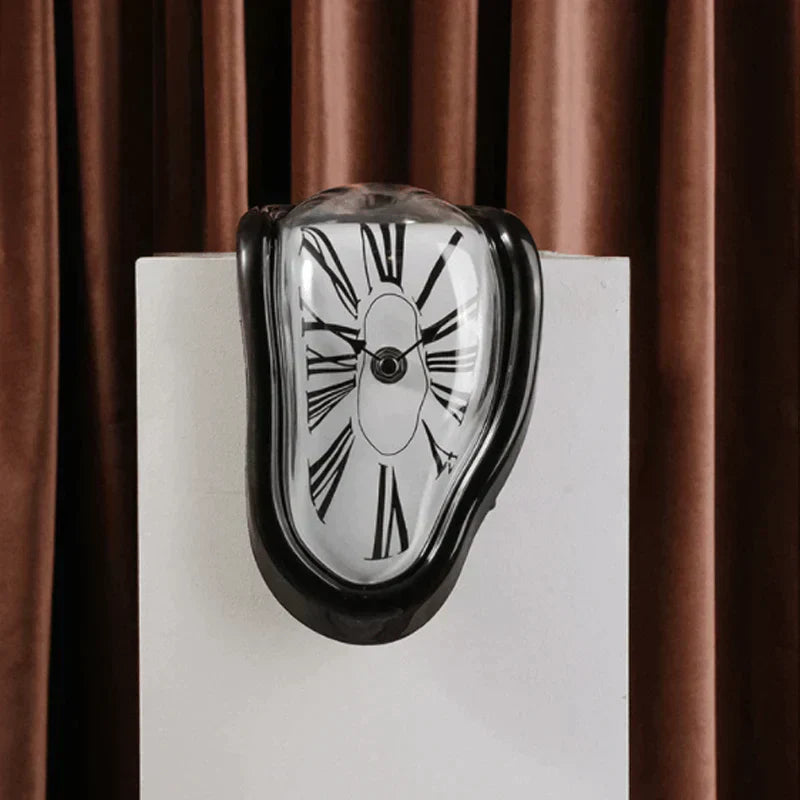 Melting Distorted Flowing Clock