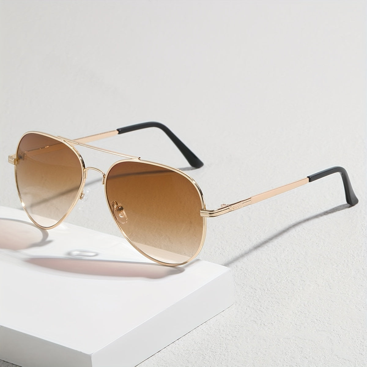 Pilot Sunglasses for Men – Timeless Design with Metal and Plastic for Daily Use