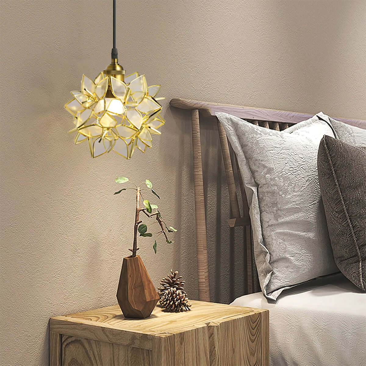 Elegant Pendant Lamp with Shell Design