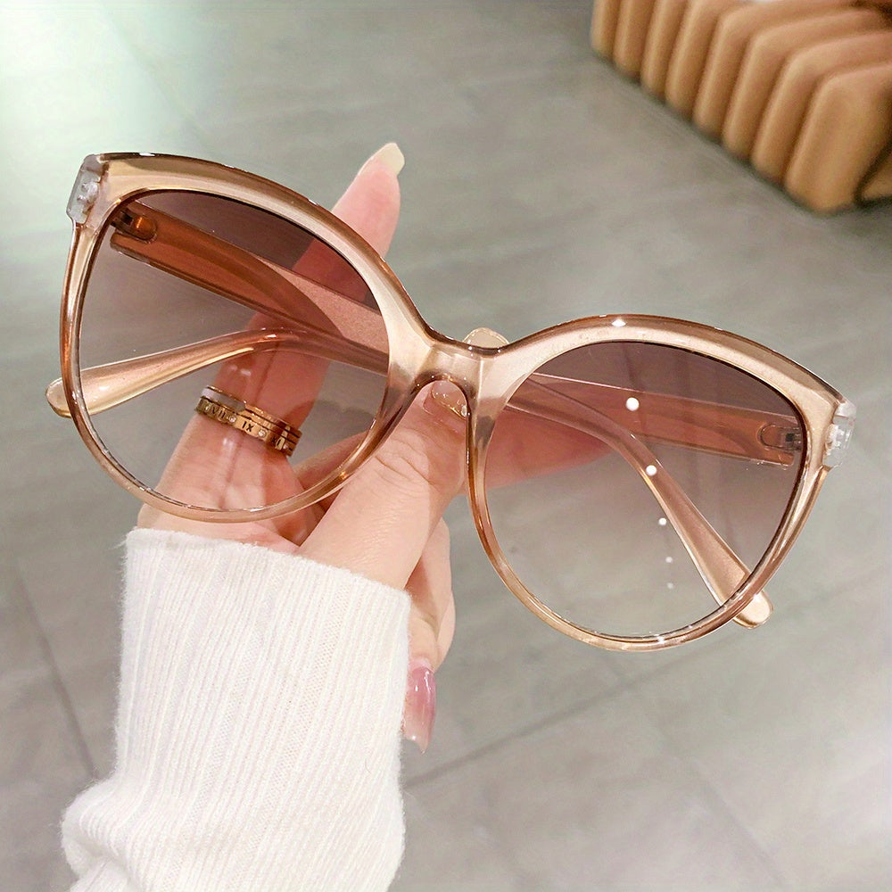 Luxe Cat-Eye Sunglasses for Women – Oversized and Stylish for Sunny Days