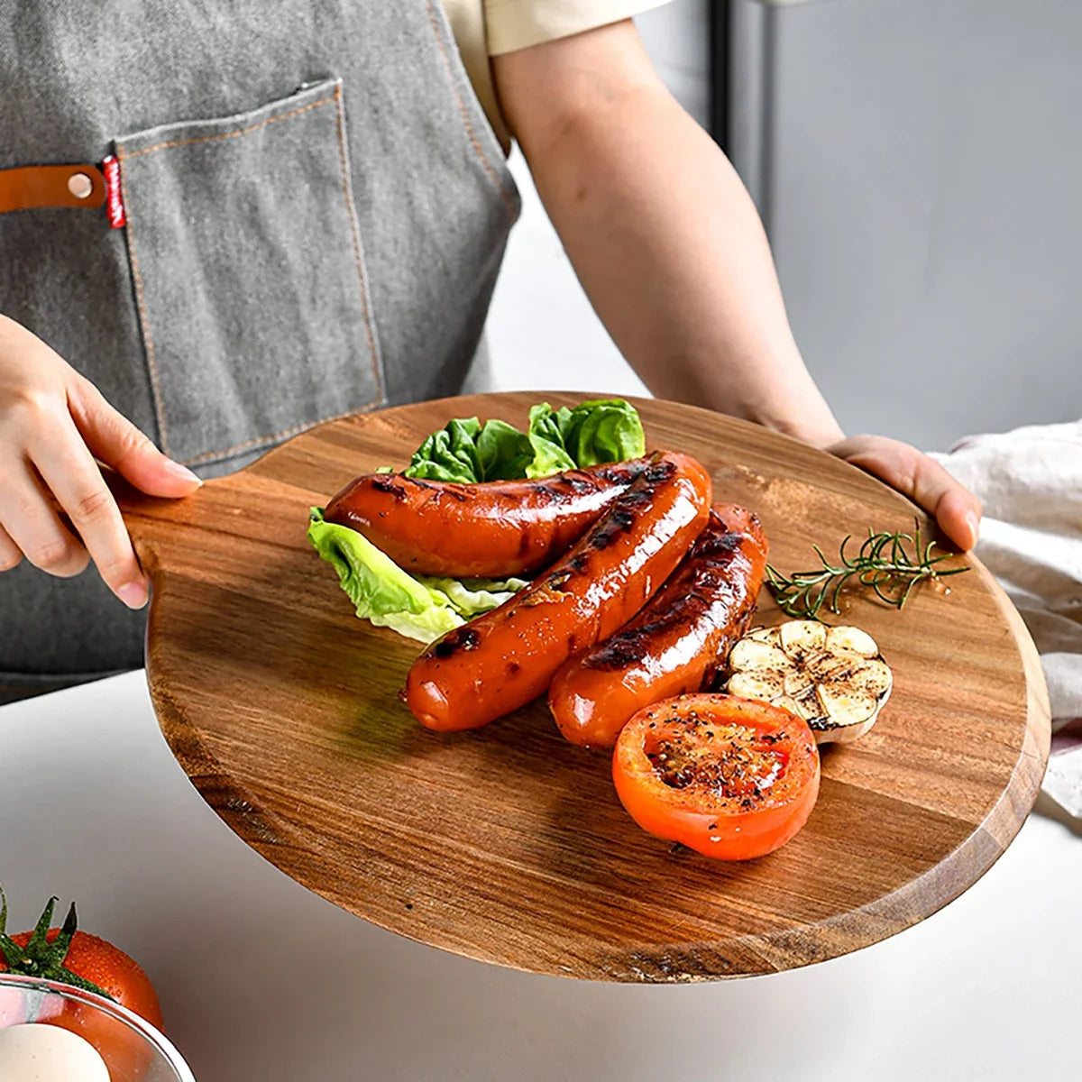 Round Cutting and Serving Board Made of Acacia Wood - Sienna