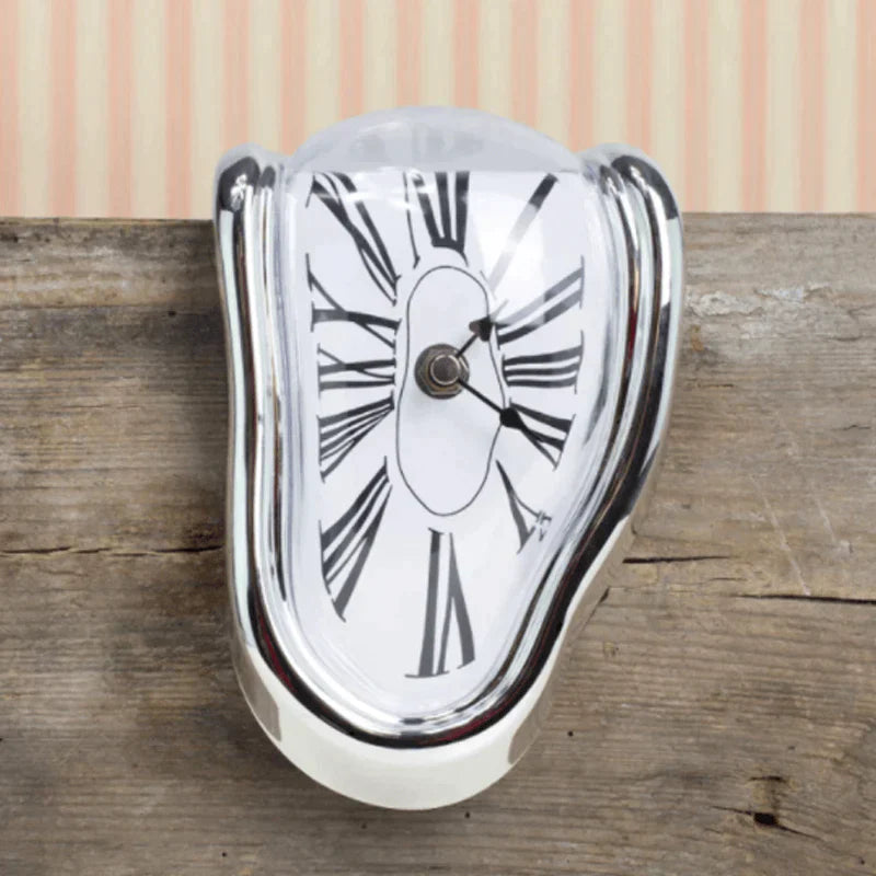Melting Distorted Flowing Clock