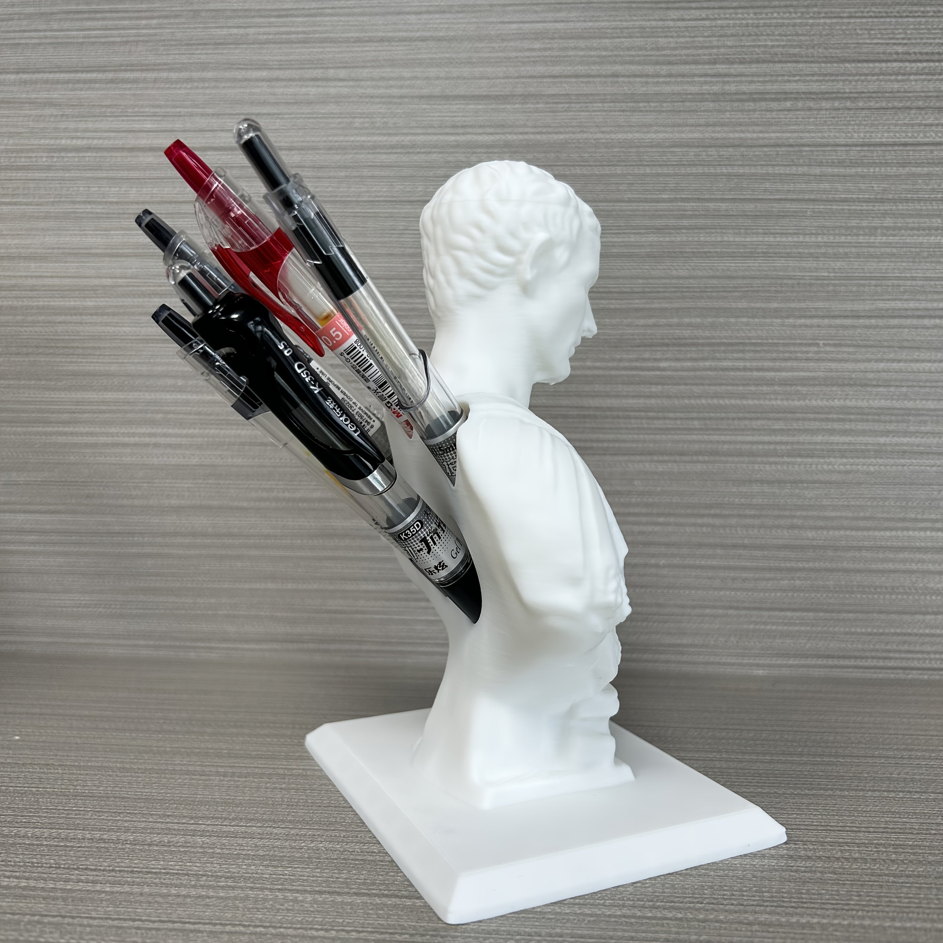 Caesar’s Quill – Creative Julius Caesar Pen Holder