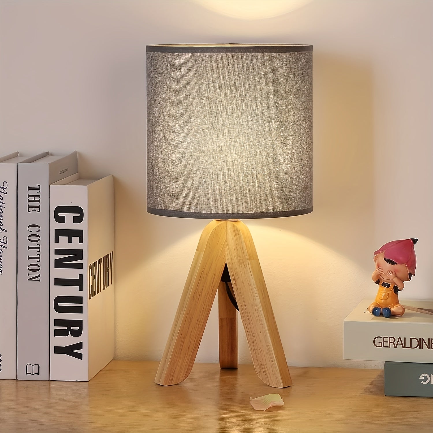Natural Light Style Tripod Lamp - For Warm and Modern Lighting