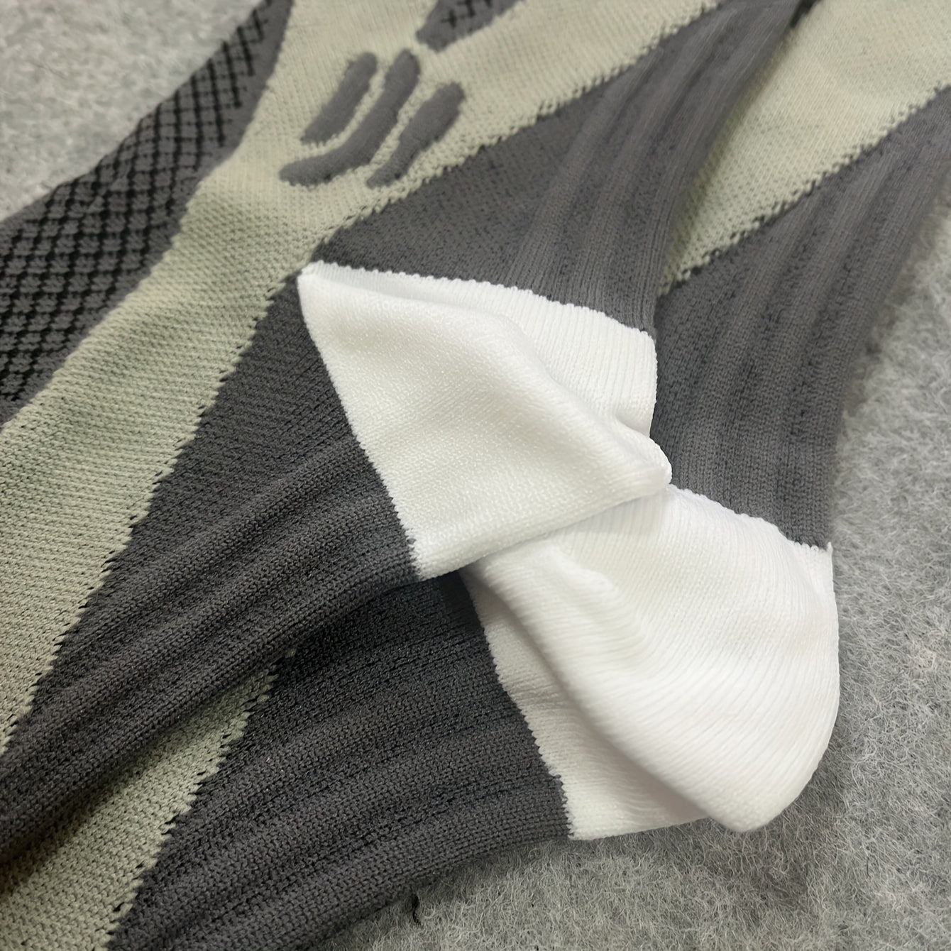 Sports Compression Socks for Women – Breathable and Supportive for Activities and Recovery