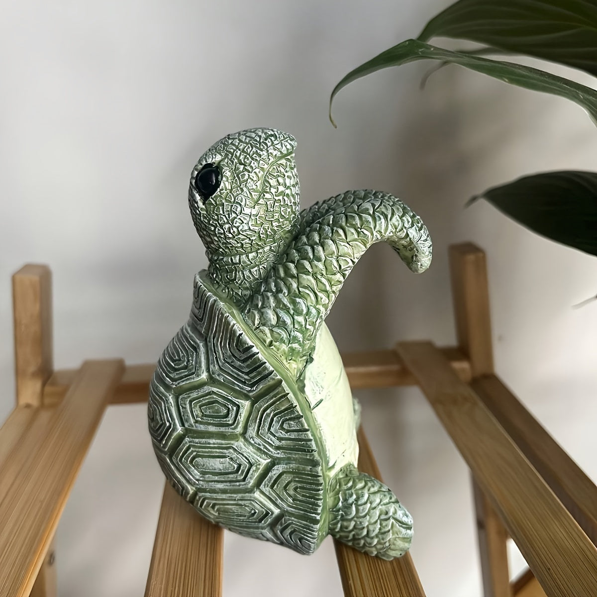 Playful Cartoon Turtle Hanging Planter – Ideal for Indoor and Outdoor Decoration