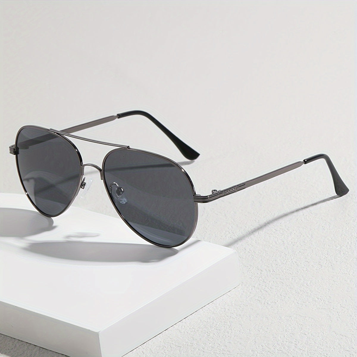 Pilot Sunglasses for Men – Timeless Design with Metal and Plastic for Daily Use