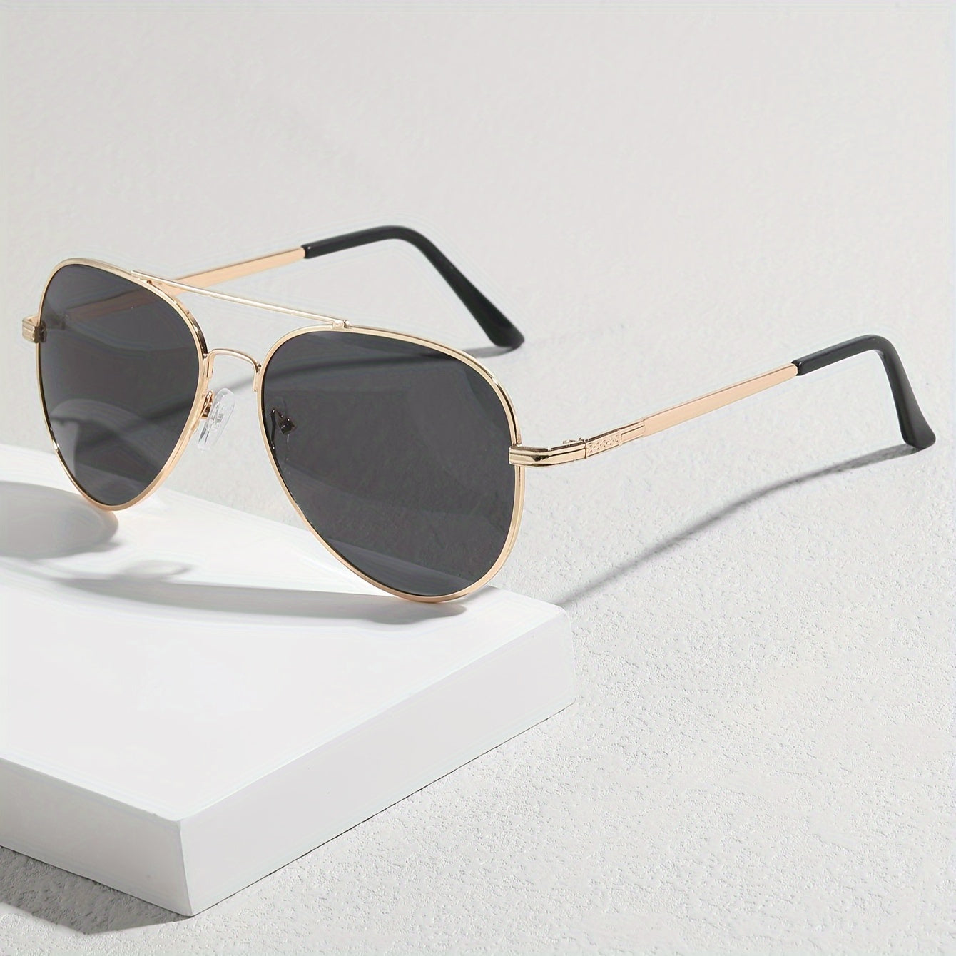 Pilot Sunglasses for Men – Timeless Design with Metal and Plastic for Daily Use