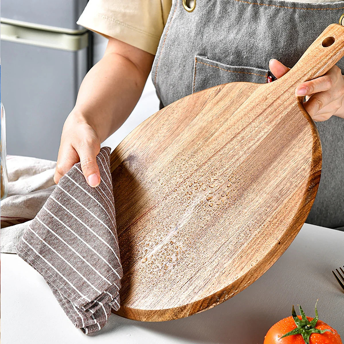 Round Cutting and Serving Board Made of Acacia Wood - Sienna