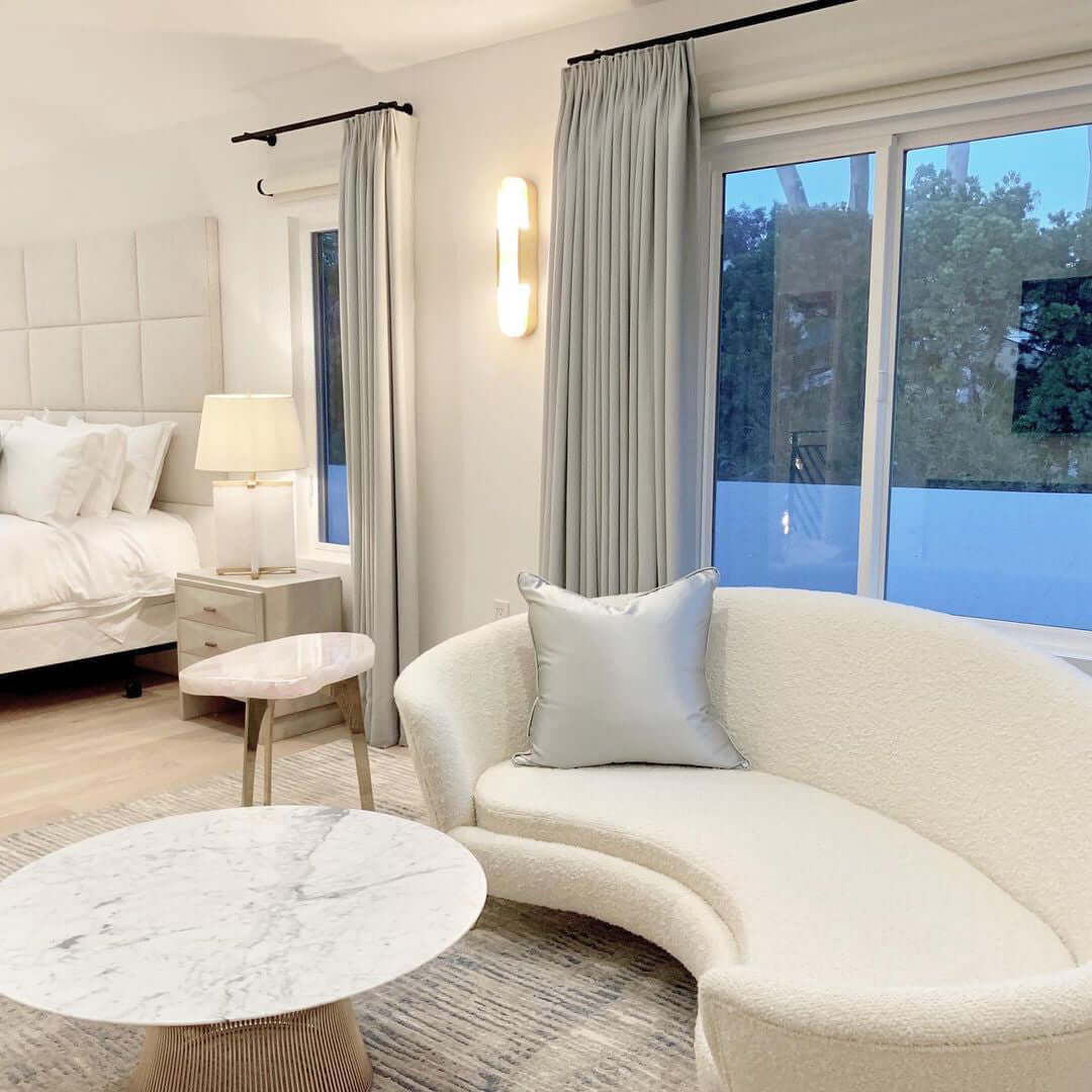 Modern Wall Lamp - Alabaster & Metal