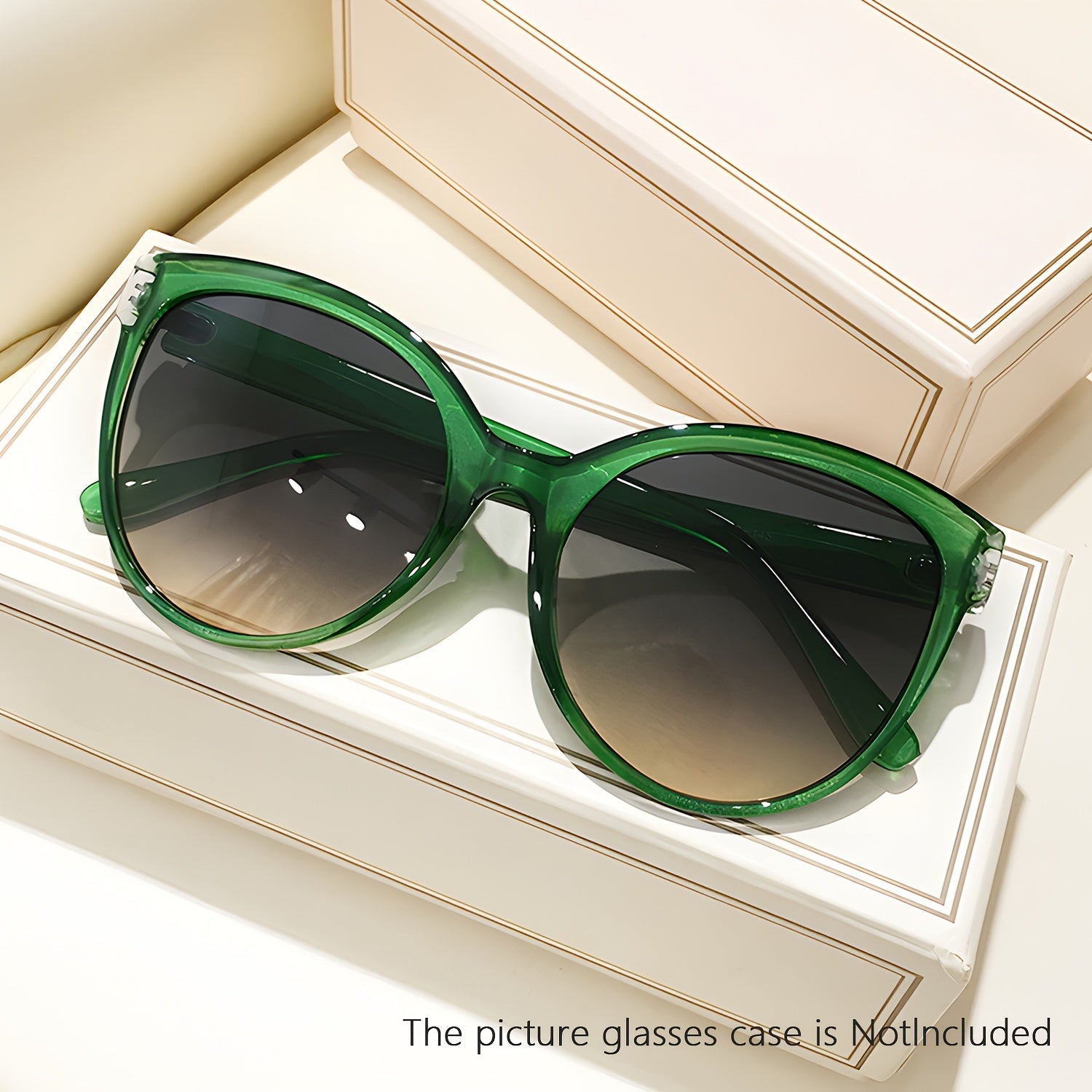 Luxe Cat-Eye Sunglasses for Women – Oversized and Stylish for Sunny Days