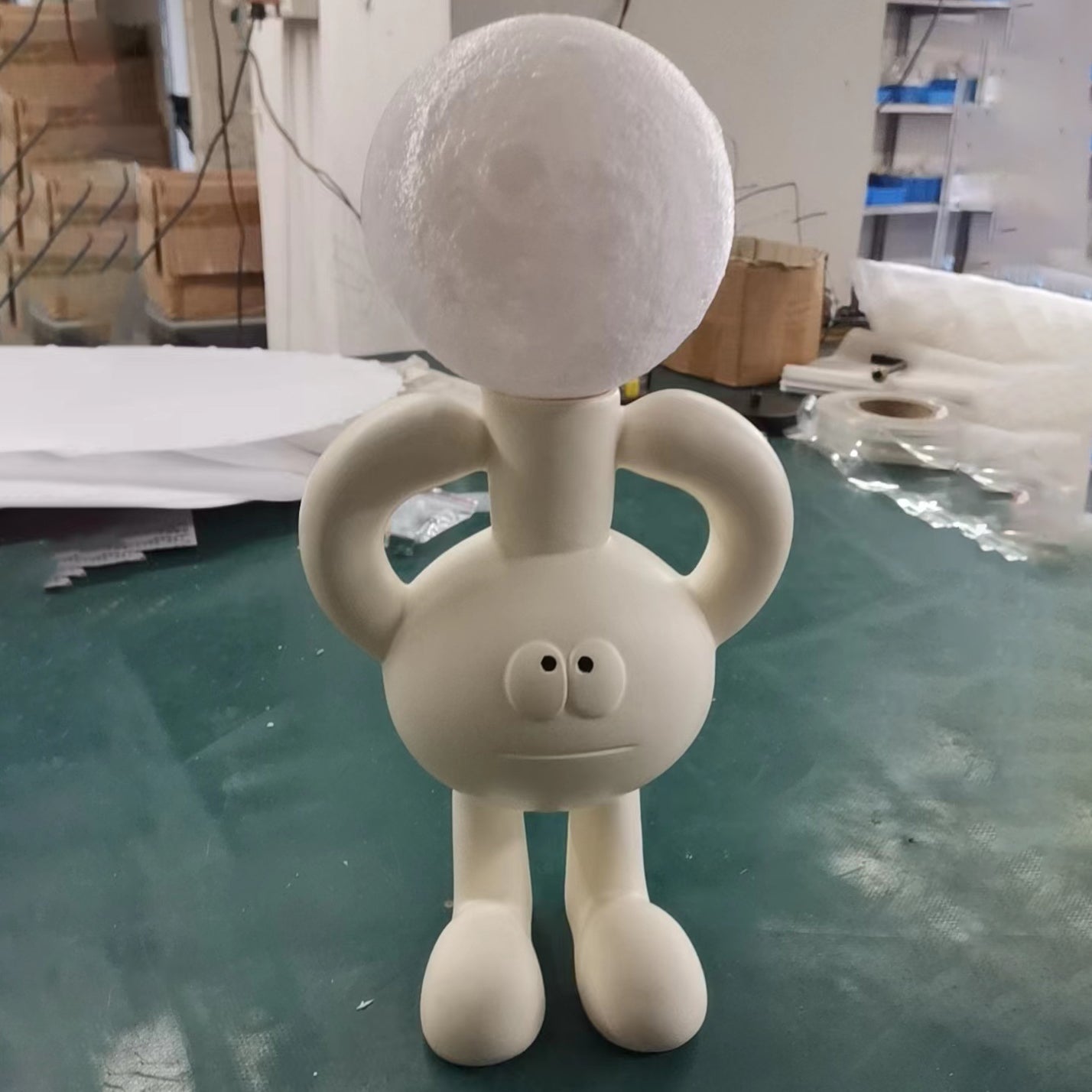 Playful Table Lamp with Glass Ball - Glombra