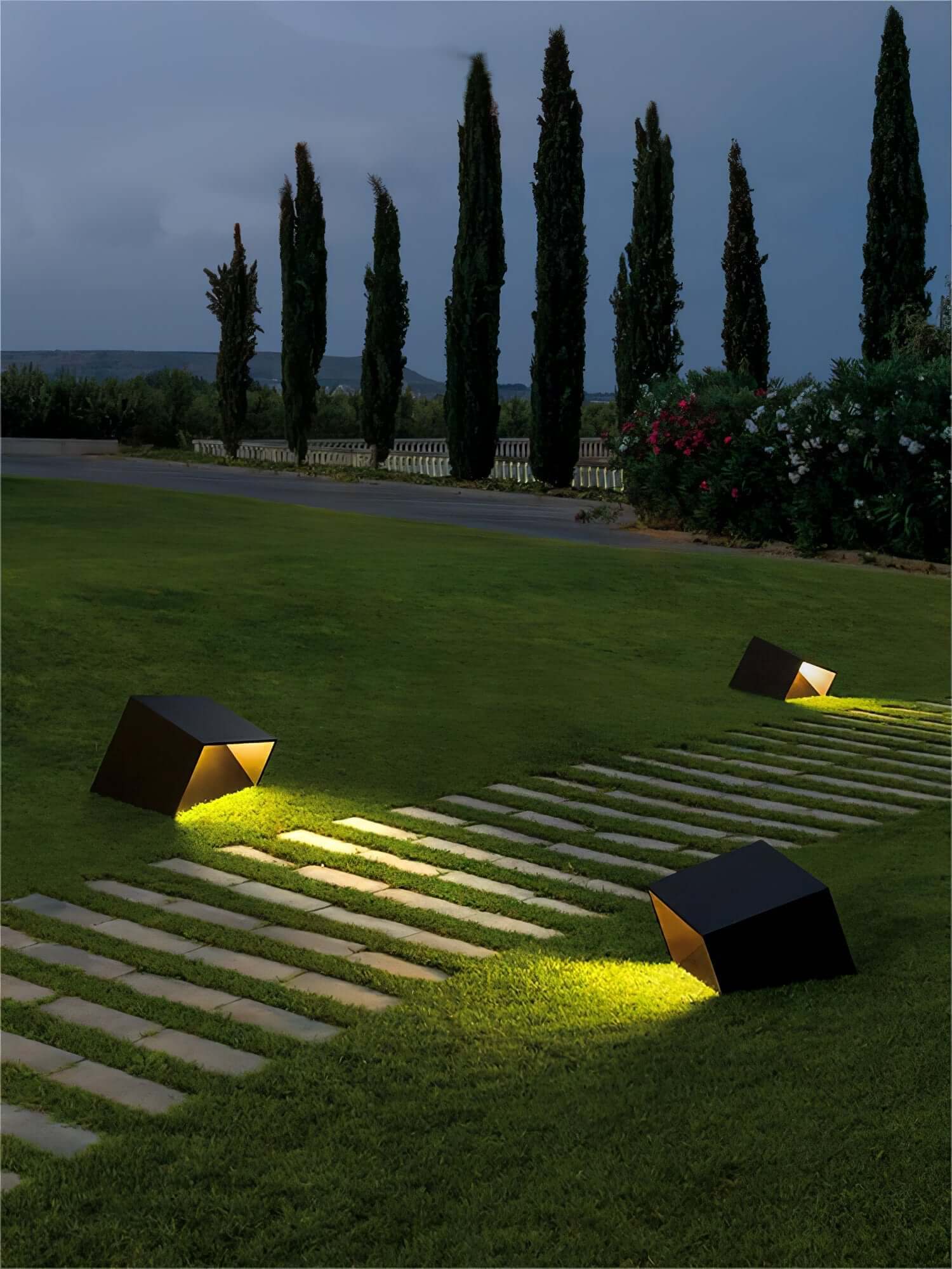 Cube-Shaped Solar Garden Lamp