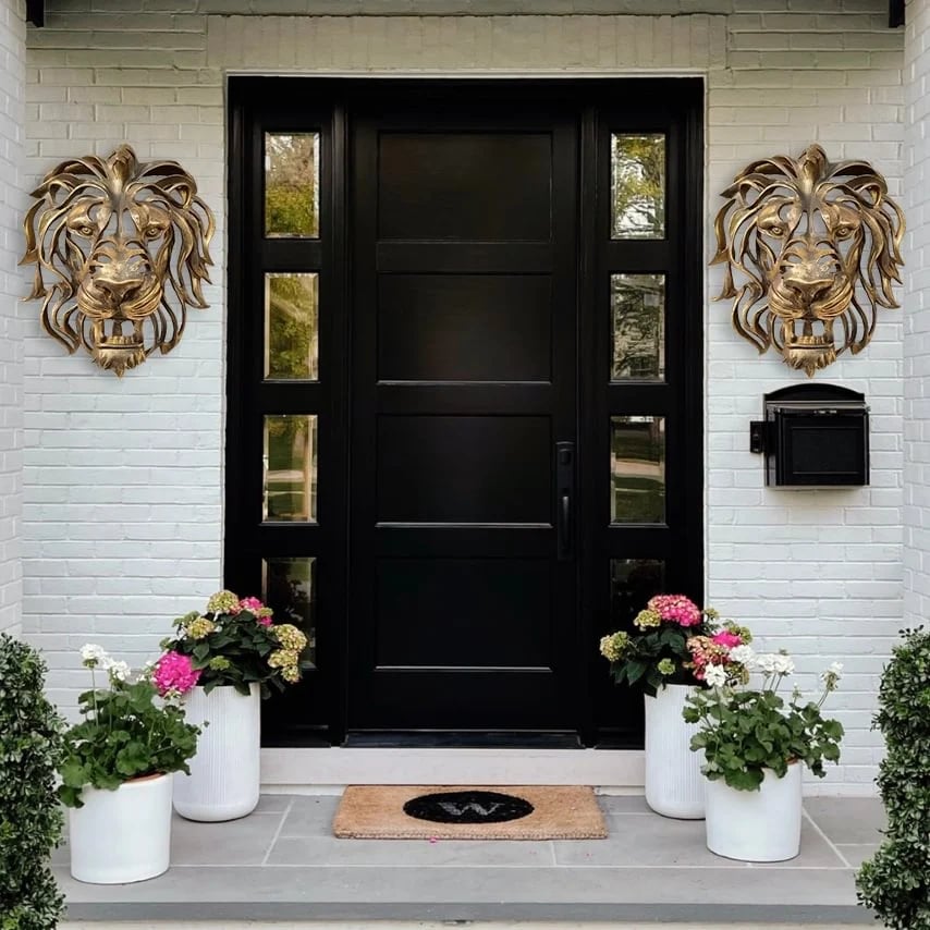 Metal Lion Head Wall Decoration - Elegant and Bold