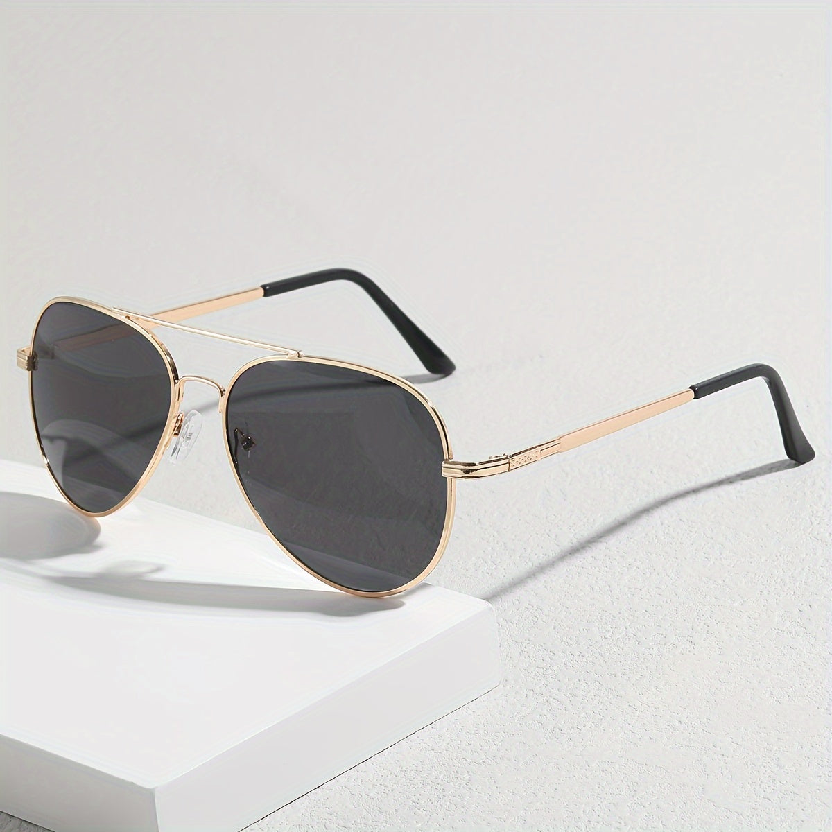 Pilot Sunglasses for Men – Timeless Design with Metal and Plastic for Daily Use