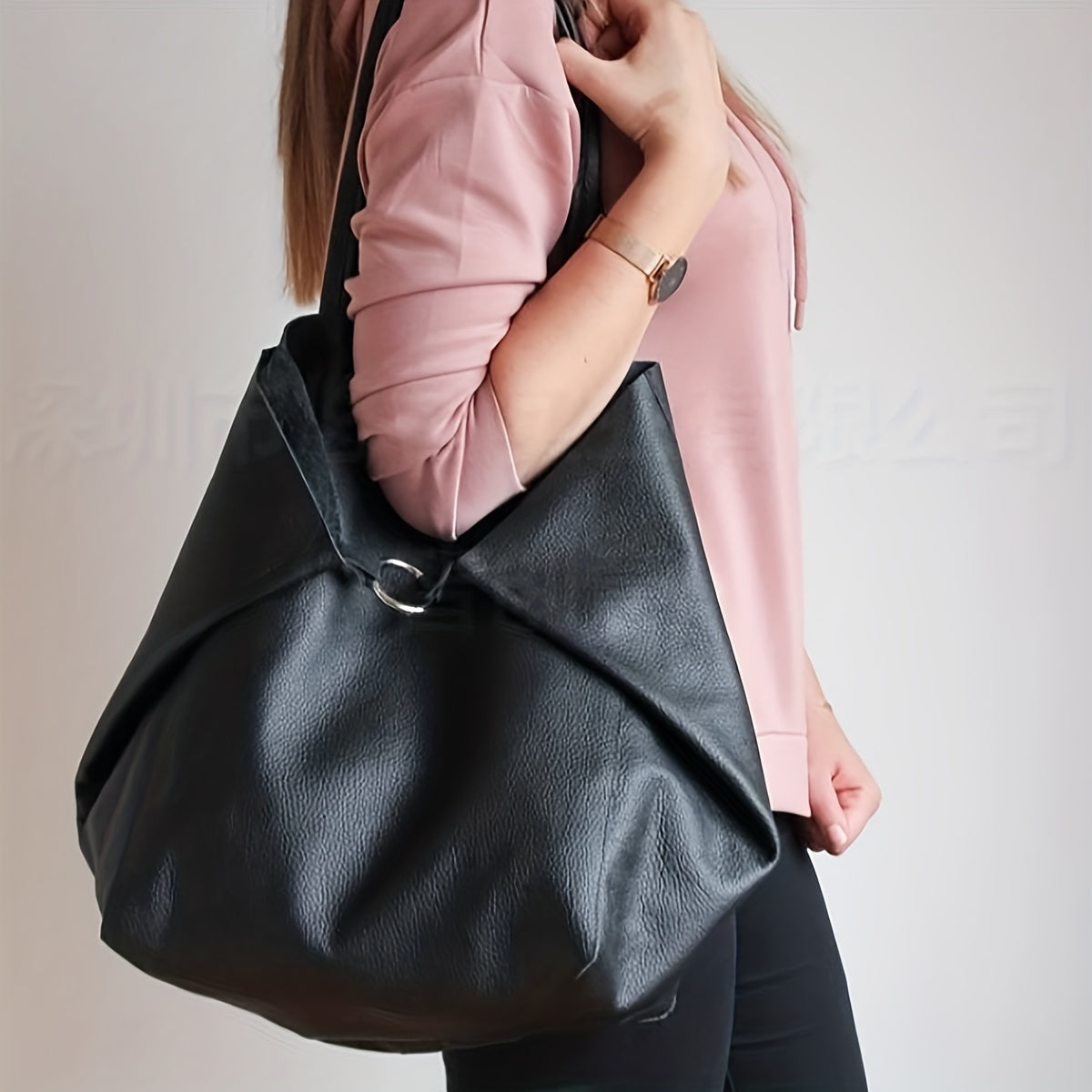 Elegance Soft Tote – Practical and Trendy