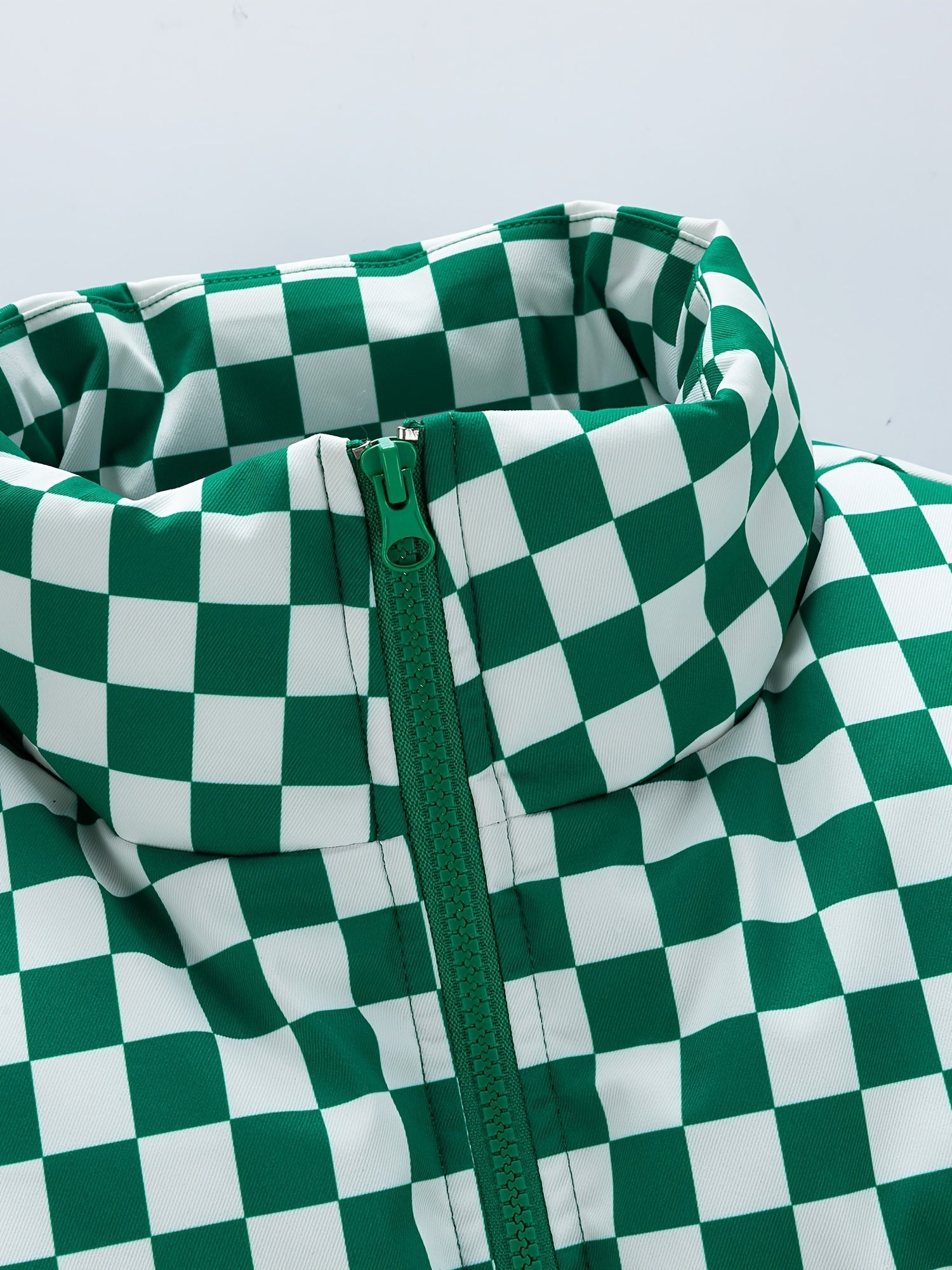 Stylish Checked Puffer Jacket for Men – Breathable and Warm Winter Jacket with Stand-Up Collar