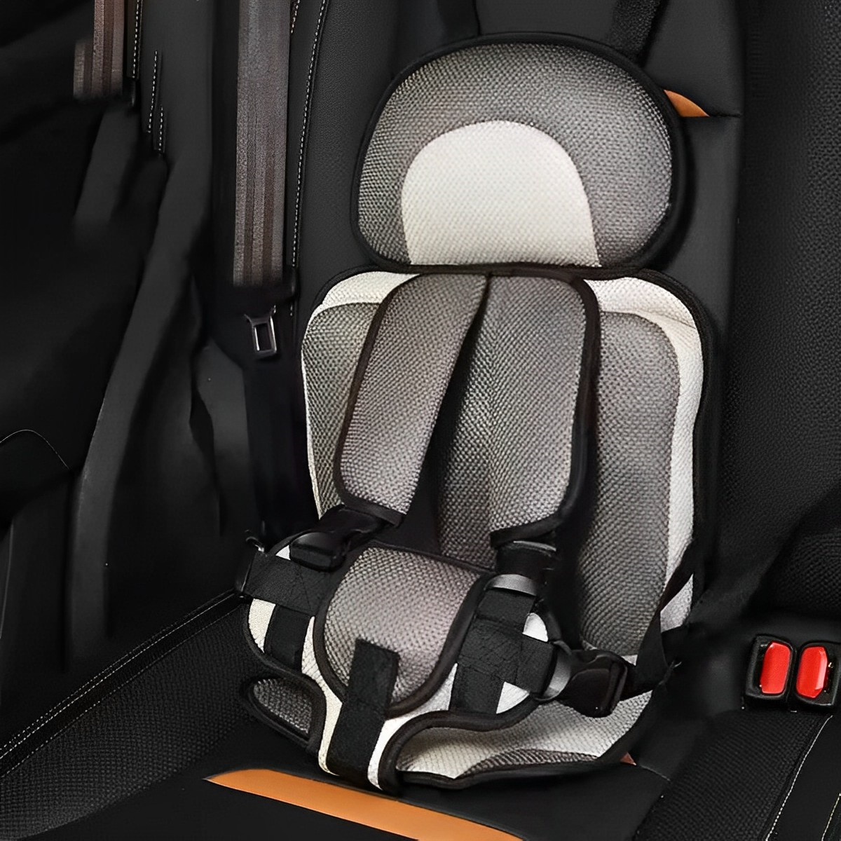 ReisComfort Child Car Seat - Safe and Supportive for Little Ones