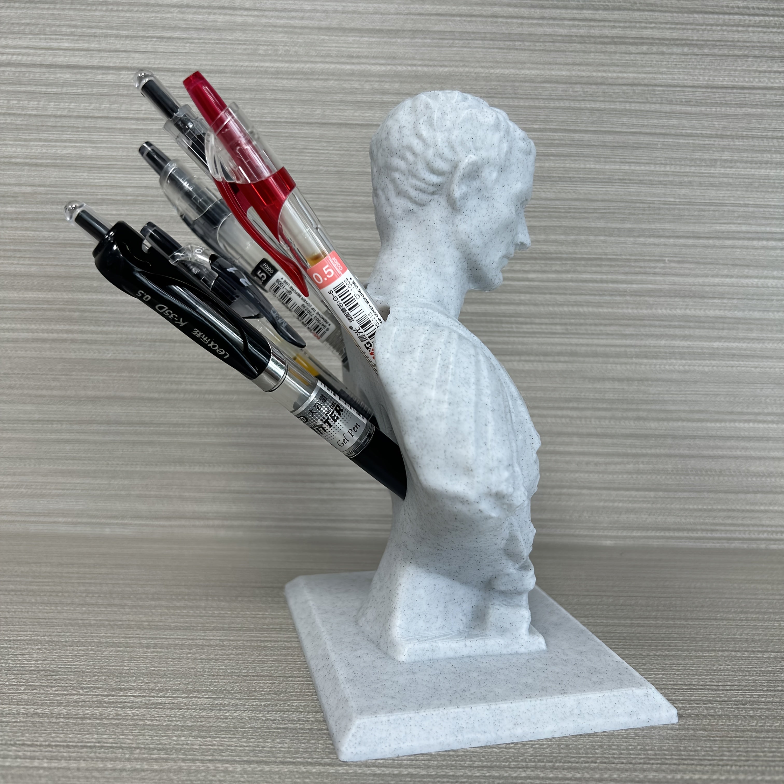 Caesar’s Quill – Creative Julius Caesar Pen Holder