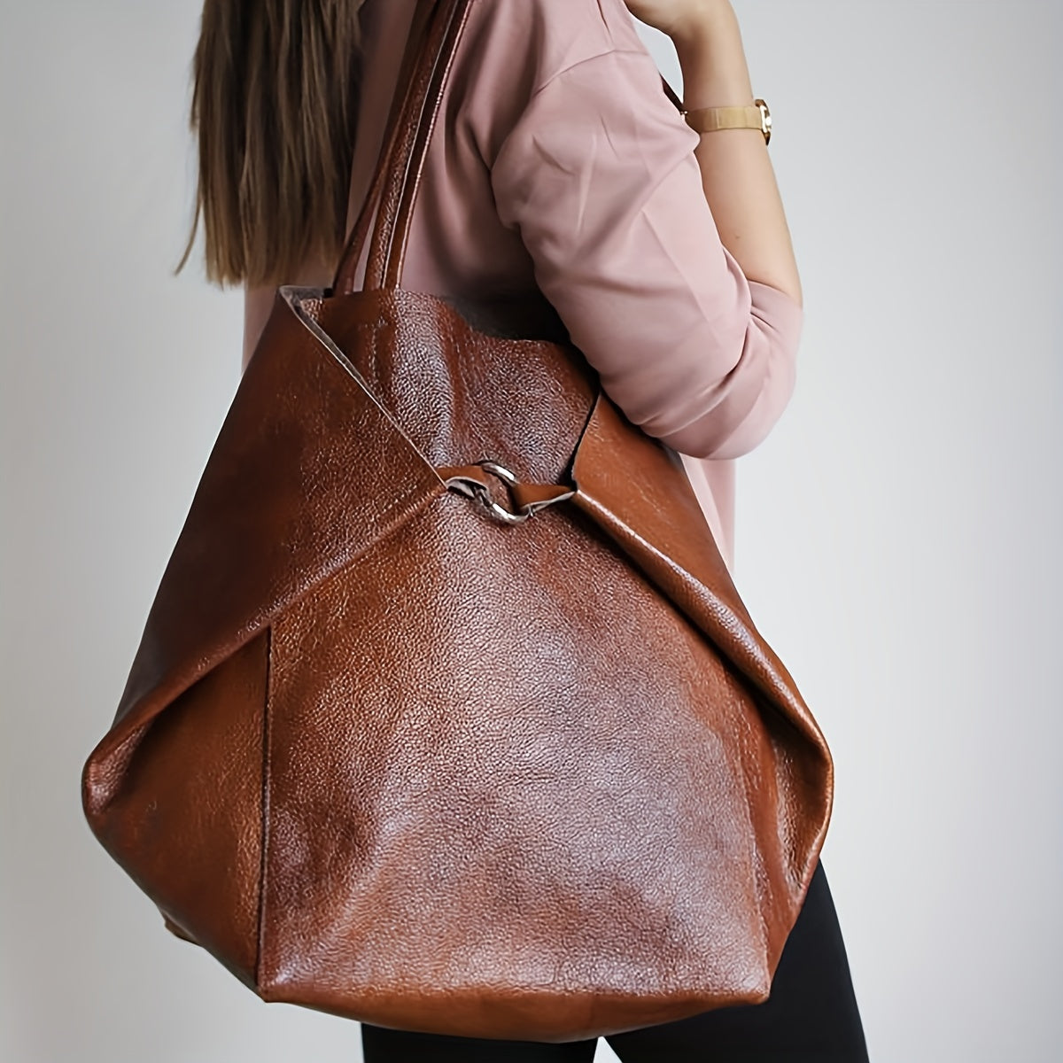 Elegance Soft Tote – Practical and Trendy