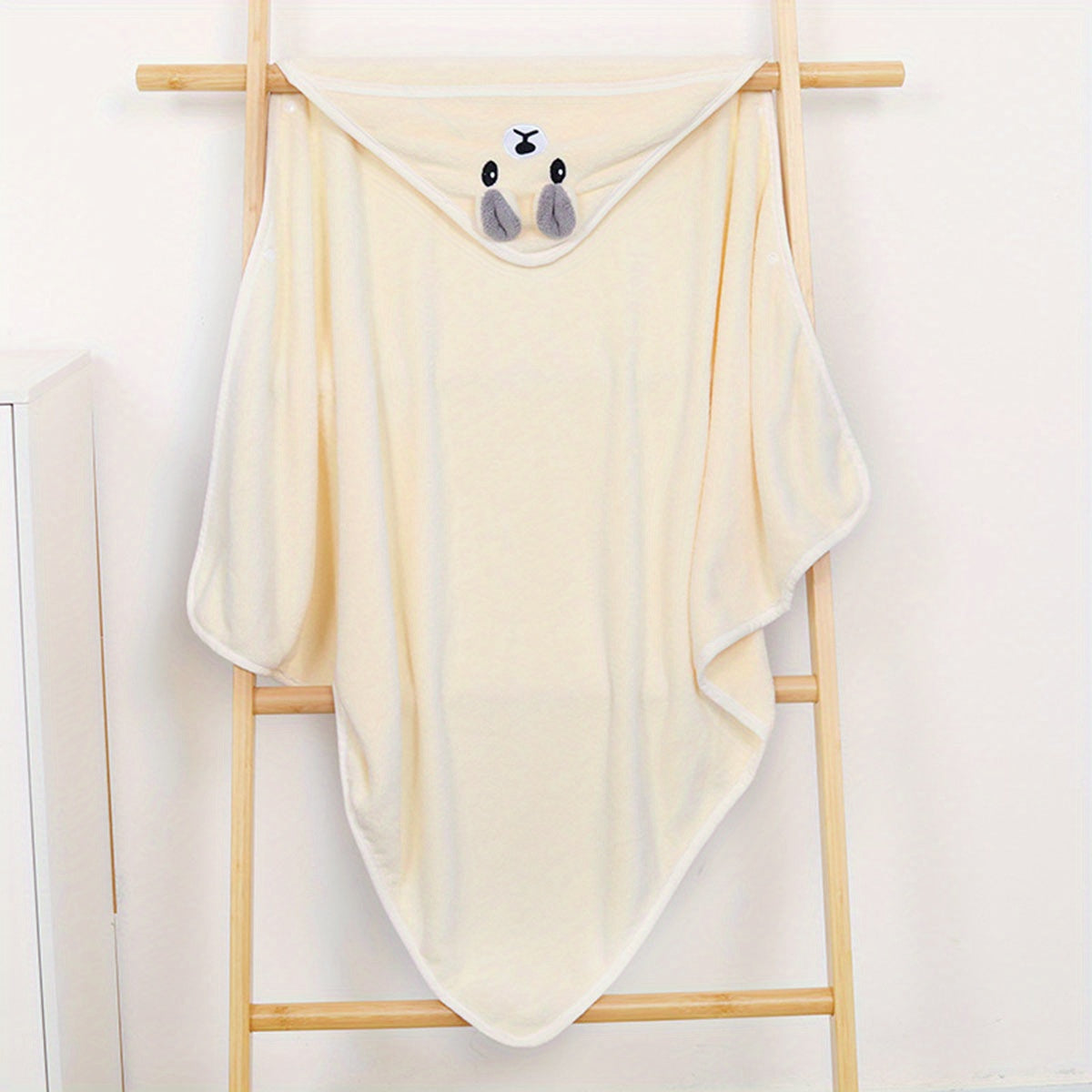 Cute Children's Bath Towel - For Bathtime Fun with a Cuddly Hood