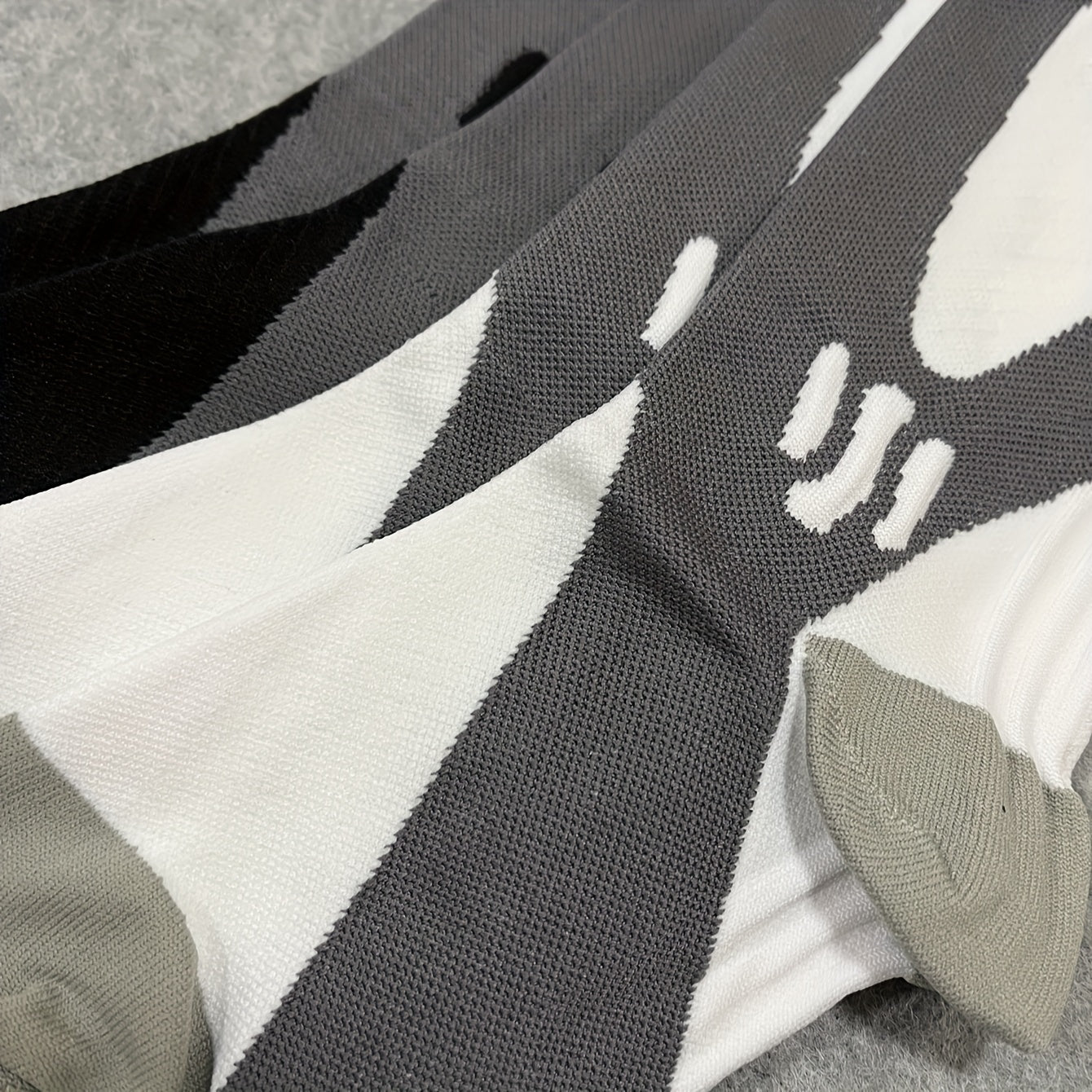 Sports Compression Socks for Women – Breathable and Supportive for Activities and Recovery