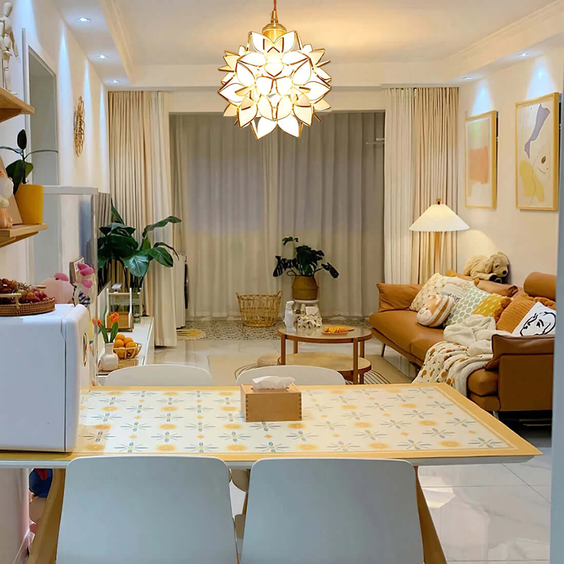 Elegant Pendant Lamp with Shell Design