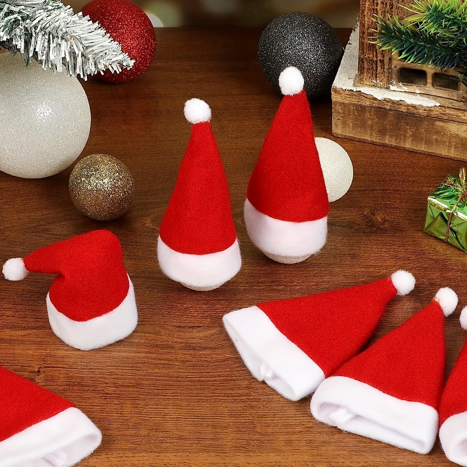 Santa Hat Cutlery Holders Set – For a Festive Table
