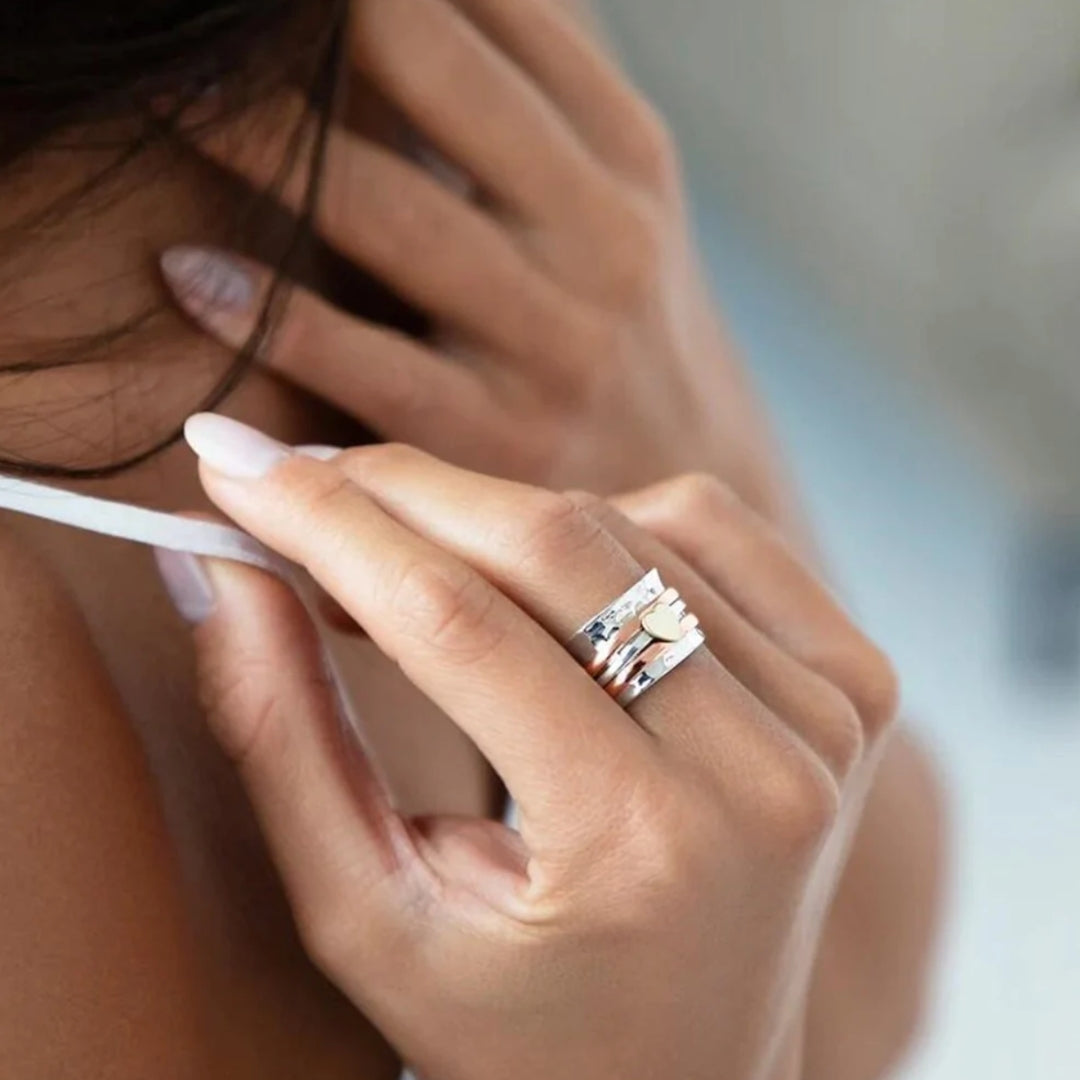Rotating Heart Ring – Amara