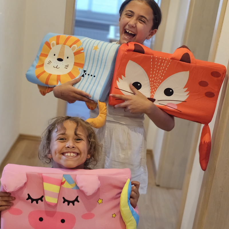 Children's Neck Pillow with Ergonomic Support – Animal Motif Selection