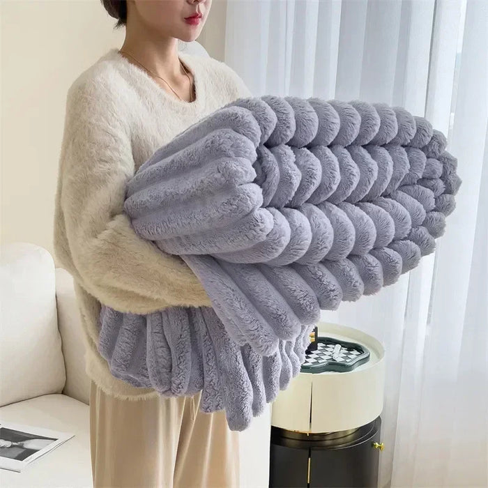 CozyCove – Plush Blanket for Luxurious Comfort and Ultimate Warmth